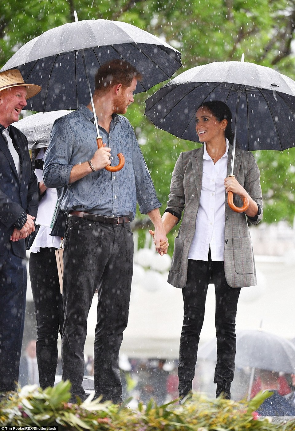 Khoảnh khắc ngọt ngào của Meghan Markle bên chồng - 2
Niềm hạnh phúc ánh lên trong đôi mắt đôi vợ chồng hoàng gia Anh quốc