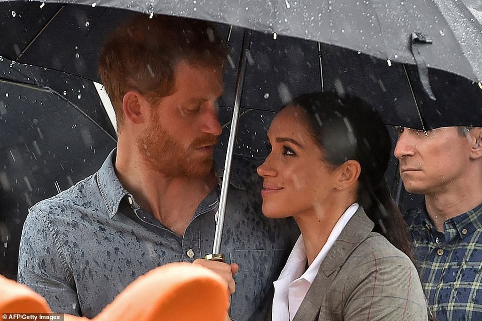 Khoảnh khắc ngọt ngào của Meghan Markle bên chồng - 4
Đôi vợ chồng mới kết hôn 5 tháng đã báo tin vui họ sắp lên chức bố mẹ