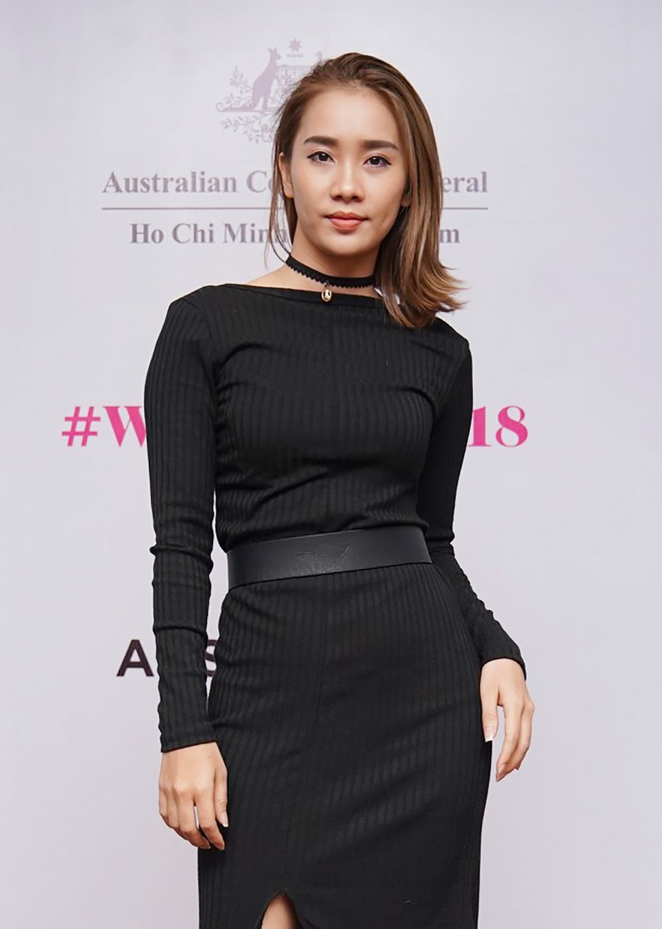 Phạm Lịch khóc khi nhắc lại câu chuyện P.A.K trong hội nghị “Ngăn chăn bạo lực đối với phụ nữ” - 1 Nữ biên đạo Phạm Lịch đã tham dự hai sự kiện tại hội nghị này, một sự kiện bên lề diễn ra tại phòng hội thảo nhỏ và sự kiện chính diễn ra tại phòng họp lớn.