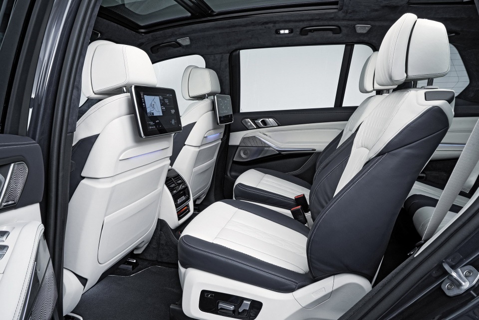 BMW X7 đã sẵn sàng cho cuộc chiến với Mercedes-Benz GLS - 3 BMW X7 đã sẵn sàng cho cuộc chiến với Mercedes-Benz GLS - 3