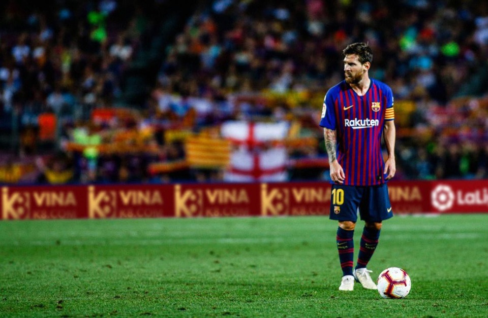 Dàn mỹ nhân Việt vẫn hết mình cổ vũ Barcelona và Messi - 1 Nếu đánh giá một cách khách quan thì hiện tại, hàng thủ của Barcelona chỉ có thủ ngôn Ter Stegen và hậu vệ Jordi Alba vẫn giữ được phong độ. Nhưng đây cũng là 2 cầu thủ chơi nhiều nhất từ đầu mùa giải La Liga 2018/2019. Do đó, rất có thể họ sẽ sớm cần được nghỉ ngơi. Và không ai có thể hình dung được liệu ngôi sao Messi có thể giúp cả đội tỏa sáng hay không?