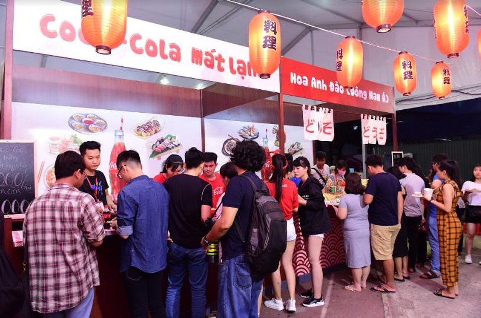 Lễ hội ẩm thực châu Á cùng chung tay bảo vệ môi trường - 1 Hàn Quốc nổi tiếng với kimpad, Nhật Bản là sushi, nhắc đến Thái Lan thì có Pad Thái còn Việt Nam ta không bỏ quên món thịt xiên nướng hấp dẫn “cây nhà lá vườn” này!