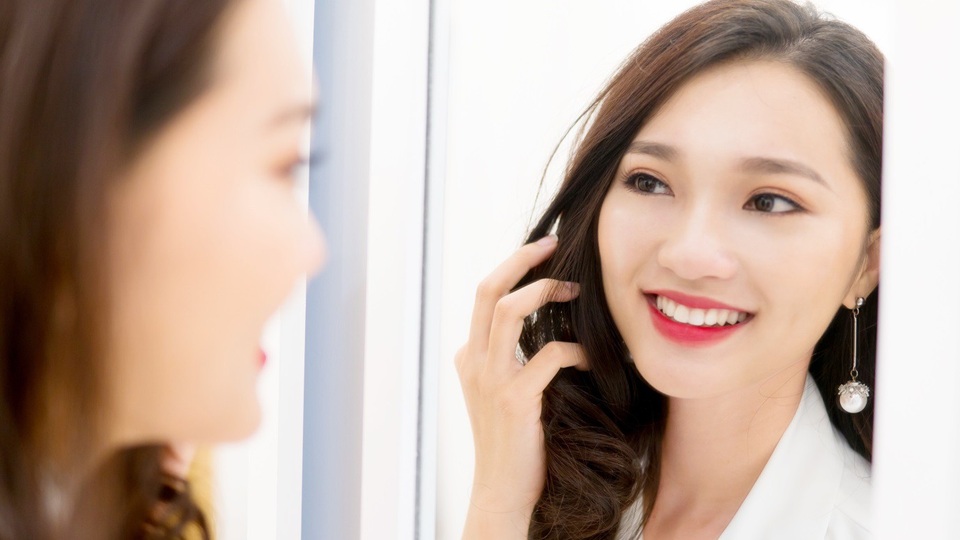Chăm sóc da thời đại công nghệ 4.0 - 2 Sau một thời gian chăm sóc da bằng Laser & Light tại PureSkin Laser Clinic, da mặt Ngọc Nữ trở nên sáng, bề mặt căng bóng và tràn trề sức sống hơn