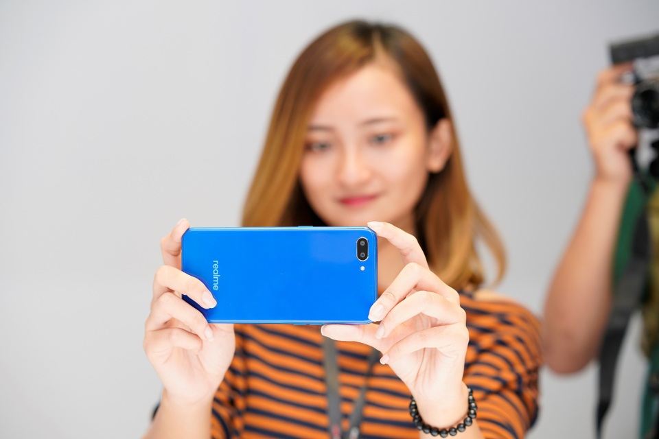 Đặt trước Realme 2 Series tại Thế Giới Di Động nhận ngay tai nghe sành điệu - 4