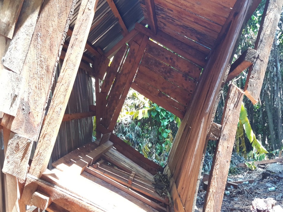 Rừng “chảy máu”, chòi canh rừng bị phá - 3 Cơ quan chức năng đang tìm hiểu hành vi phá hoại.