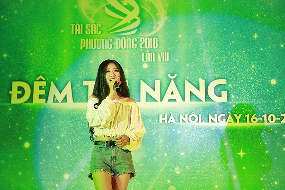 Nữ sinh Tài sắc Phương Đông lộng lẫy như Hằng Nga trong vũ điệu ngắm trăng - 8 Nữ sinh Trần Thị Hằng dịu dàng trong ca khúc Tình yêu màu nắng