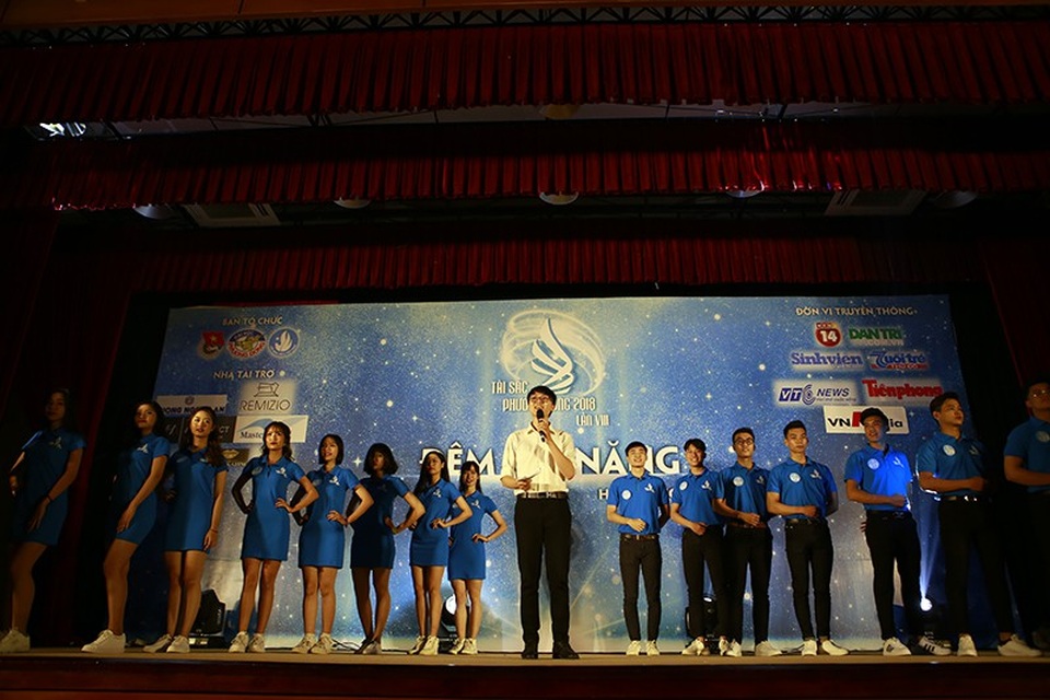 Nữ sinh Tài sắc Phương Đông lộng lẫy như Hằng Nga trong vũ điệu ngắm trăng - 3
Đêm thi tài năng với sự góp mặt của các thí sinh xuất sắc nhất cuộc thi Tài sắc Phương Đông 2018