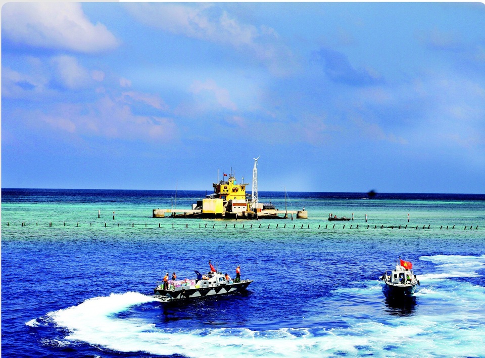 Thổn thức ngắm Trường Sa đẹp mê hồn trong lịch Xuân - 4 Đảo Đá Nam