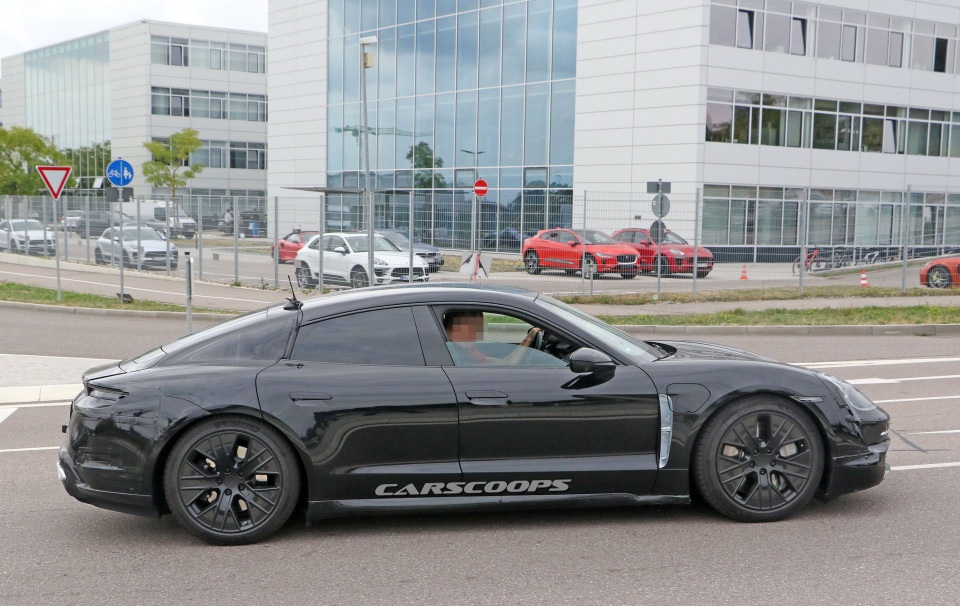 Porsche Taycan sẽ rẻ hơn Cayenne, đắt hơn Panamera - 4 Porsche Taycan sẽ rẻ hơn Cayenne, đắt hơn Panamera - 4