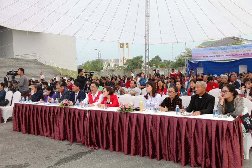 Hơn 400 người tham gia lễ phát động hiến mô, tạng tại Ninh Bình.