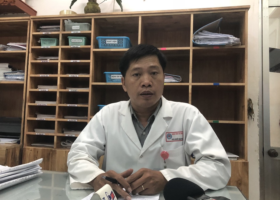 Vụ nổ tàu cá ở Lý Sơn: 8 nạn nhân qua cơn nguy kịch, một người phải cưa chân - 1 BS.CK II Nguyễn Thành Trung - Phó Giám đốc Bệnh viện đa khoa Đà Nẵng thông tin tình hình sức khoẻ bệnh nhân liên quan vụ nổ tàu cá ở Lý Sơn
