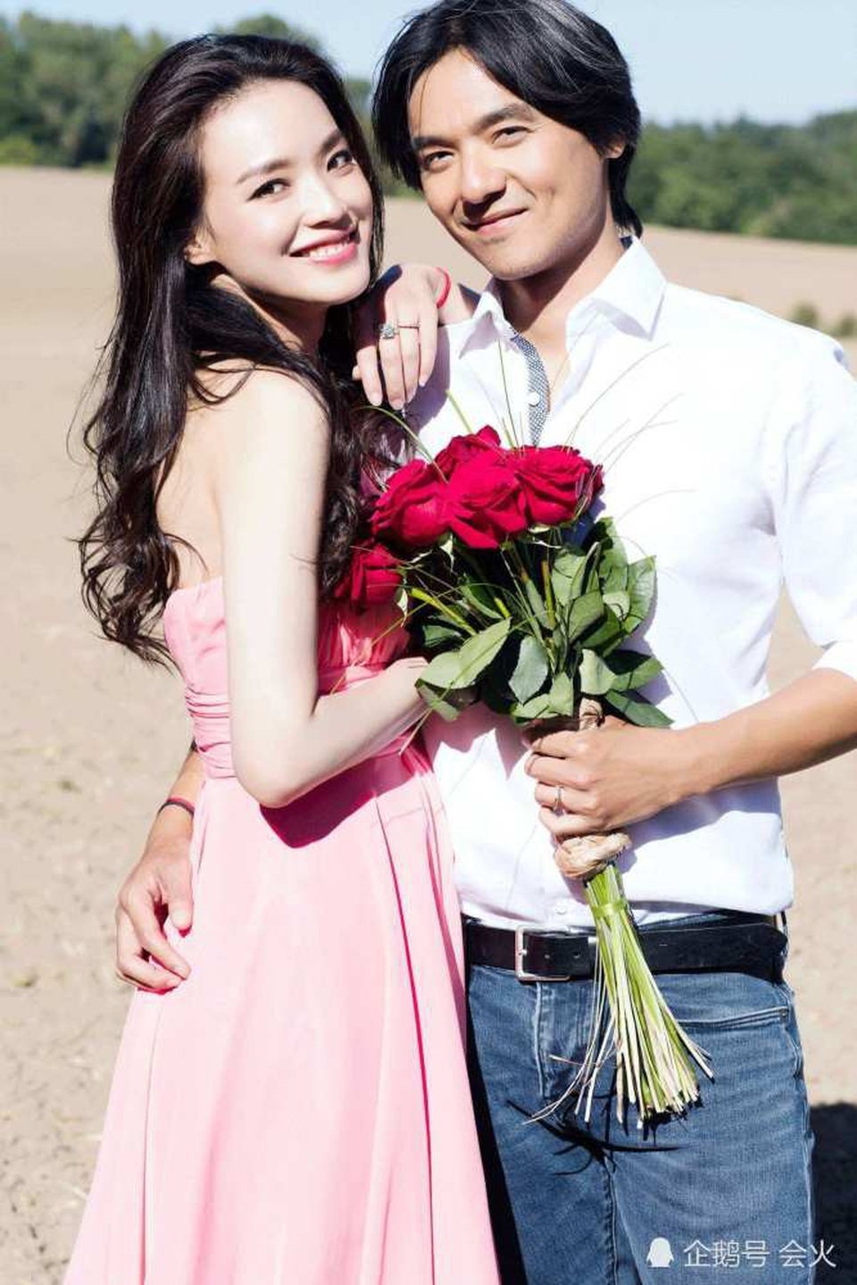Thư Kỳ hiếm hoi khoe ảnh hạnh phúc bên “ông xã” - 6 Thư Kỳ hiếm hoi khoe ảnh hạnh phúc bên “ông xã” - 6