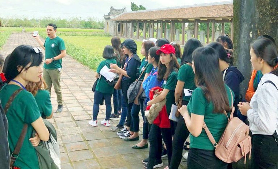 Ra mắt nhiều tour du lịch mới lạ của Khoa Du lịch – Đại học Huế - 6 Sinh viên được dịp khám phá Văn Thánh xưa