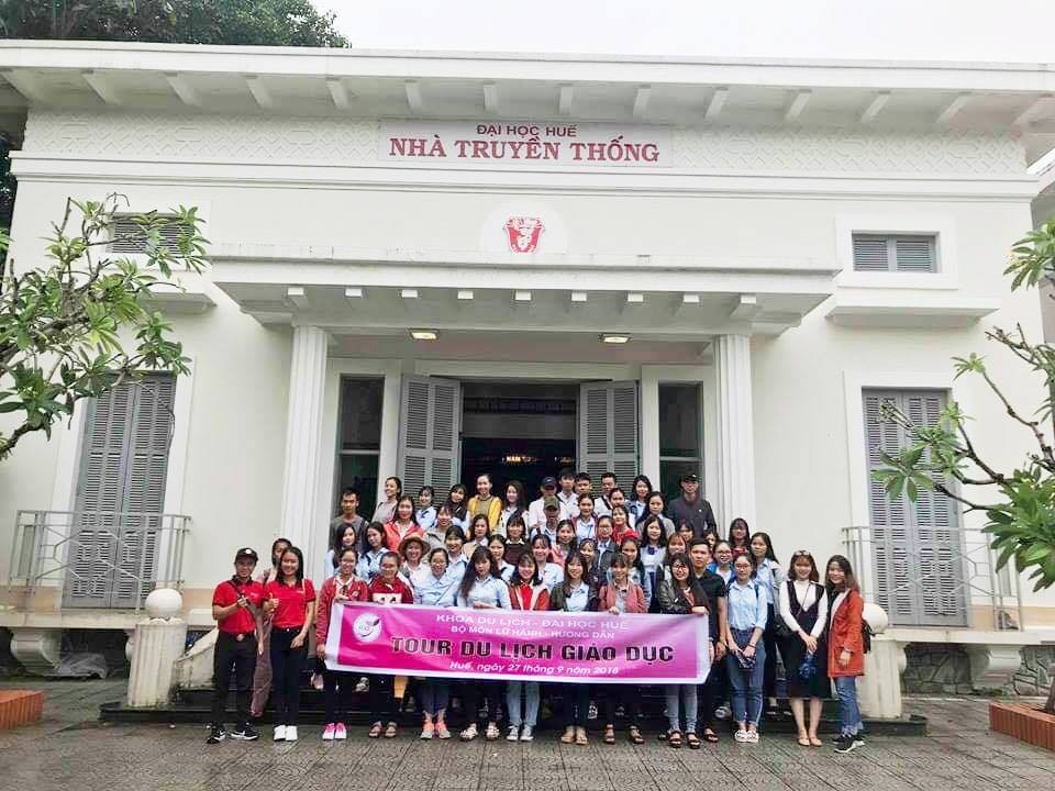 Ra mắt nhiều tour du lịch mới lạ của Khoa Du lịch – Đại học Huế - 9 Thăm Nhà truyền thống Đại học Huế