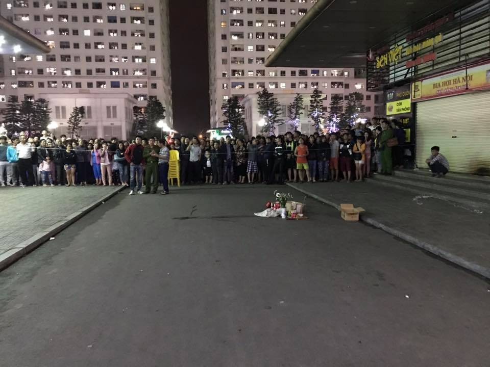 Trẻ sơ sinh còn nguyên dây rốn rơi từ tầng cao tòa chung cư Linh Đàm - 1 Trẻ sơ sinh còn nguyên dây rốn rơi từ tầng cao tòa chung cư Linh Đàm - 1