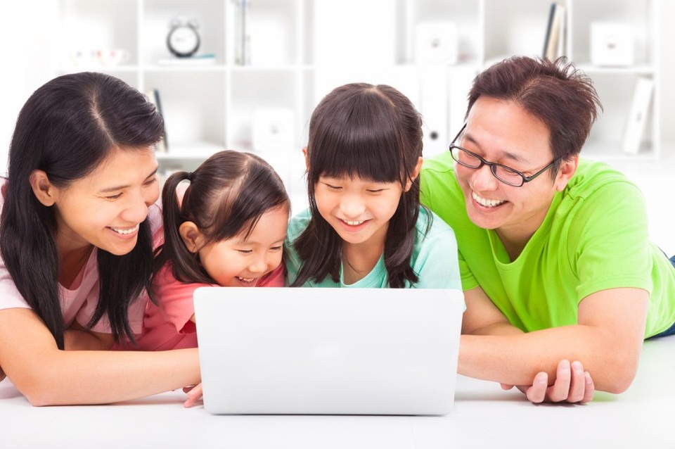 Làm thế nào để tận dụng công nghệ trong giáo dục? - 2
Blended learning kết hợp việc học online-offline, giữa nhà trường – gia đình. Với sự giám sát của bố mẹ, trẻ học vui và hiệu quả hơn