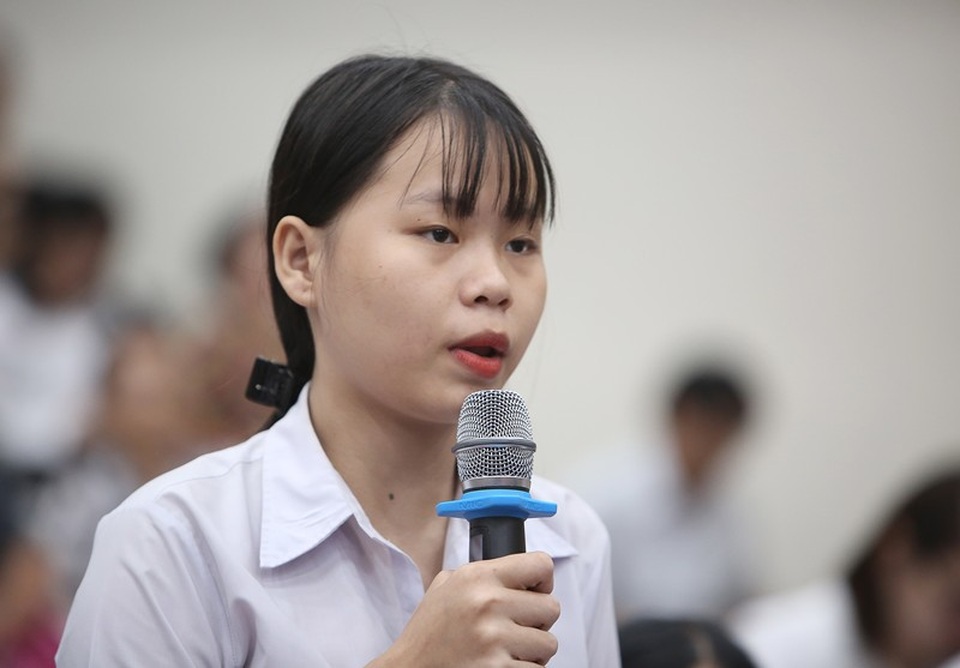 Thời đại người máy càng phải gìn giữ truyền thống dân tộc, bản sắc Việt Nam - 4 Cử tri Đặng Kiều Anh Thư lo ngại vấn đề dạy thêm - học thêm phát sinh nhiều tiêu cực