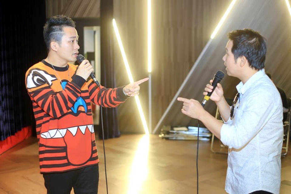 Trọng Tấn- Tùng Dương tái hiện ăn ý ca khúc “Mẹ yêu con” - 2
Trong buổi tập này, ca sĩ Trọng Tấn và Tùng Dương có song ca một ca khúc rất quen thuộc của nhạc sĩ Nguyễn Văn Tý “Mẹ yêu con” dành tặng cho những người mẹ, người phụ nữ trong ngày 20/10
