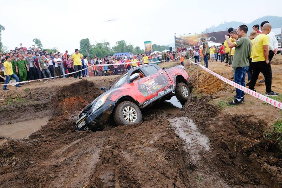 Đã mắt xem trình diễn xe địa hình ở Yên Bái - 5 Đã mắt xem trình diễn xe địa hình ở Yên Bái - 5