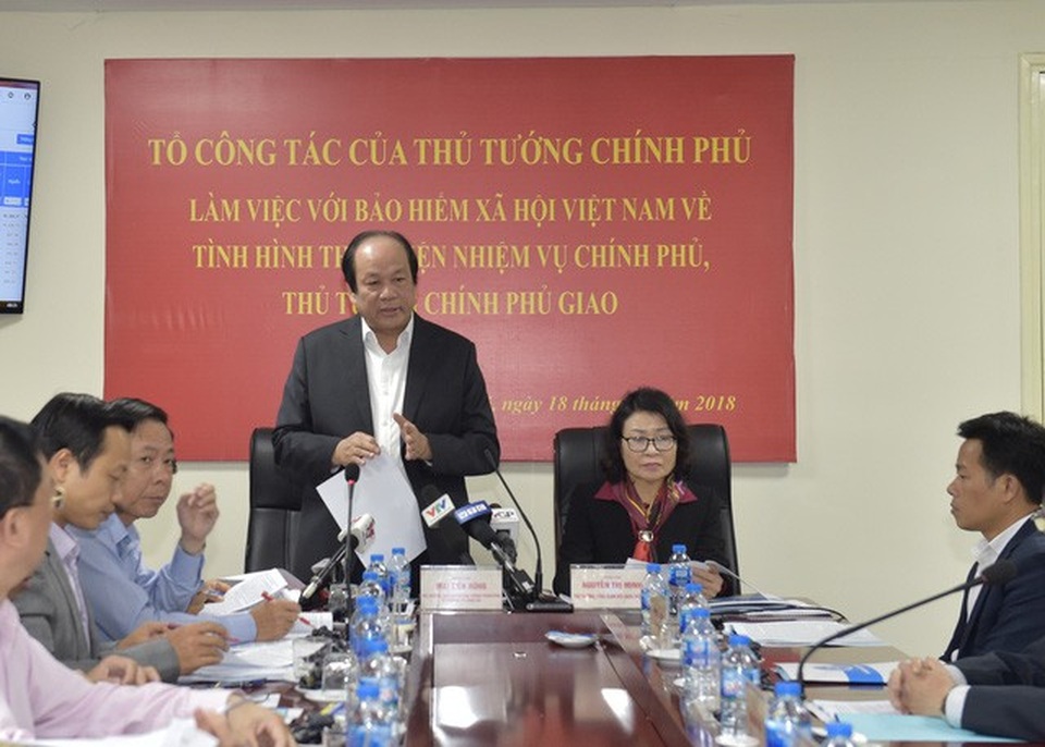 Thủ tướng gửi lời khen, lãnh đạo Bảo hiểm xã hội thấy… áp lực - 2 Bộ trưởng Mai Tiến Dũng chủ trì cuộc kiểm tra tại Bảo hiểm Xã hội Việt Nam