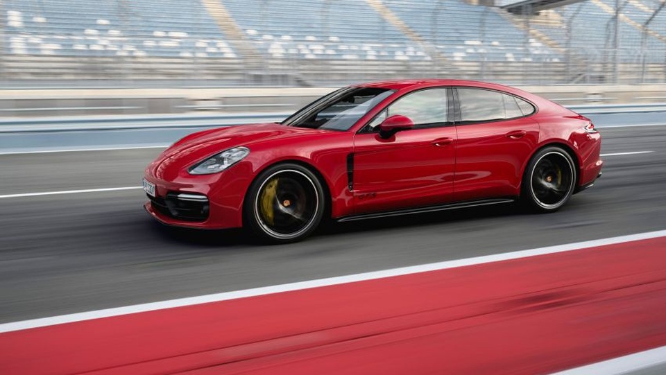 Porsche ra phiên bản GTS mới cho dòng Panamera - 5 Porsche ra phiên bản GTS mới cho dòng Panamera - 5