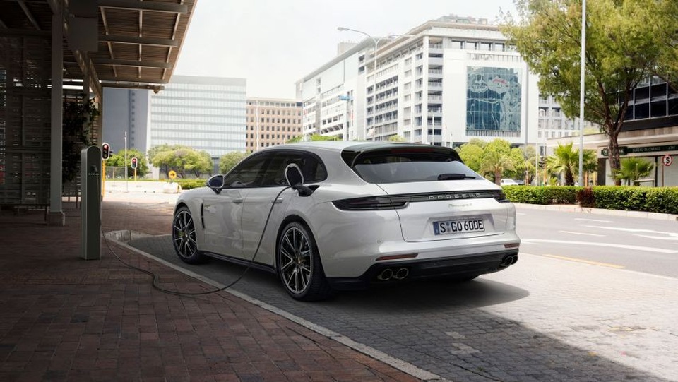 Porsche ra phiên bản GTS mới cho dòng Panamera - 13 Porsche ra phiên bản GTS mới cho dòng Panamera - 13