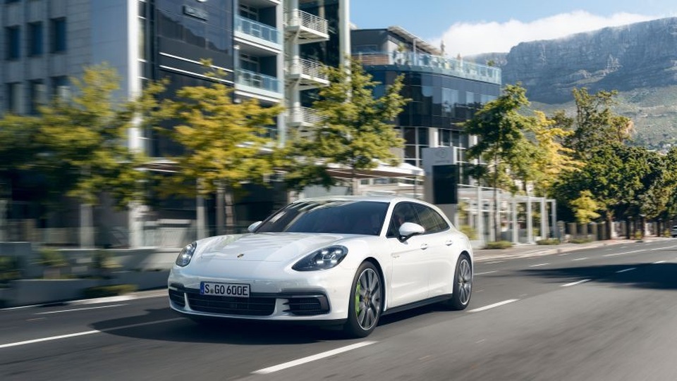 Porsche ra phiên bản GTS mới cho dòng Panamera - 9 Porsche ra phiên bản GTS mới cho dòng Panamera - 9