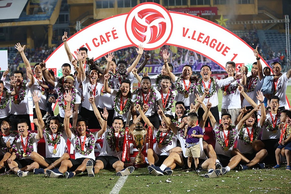 CLB Hà Nội ăn mừng đầy cảm xúc trong ngày nâng cúp vô địch V-League - 11
CLB Hà Nội vô địch V-League một cách tuyệt đối