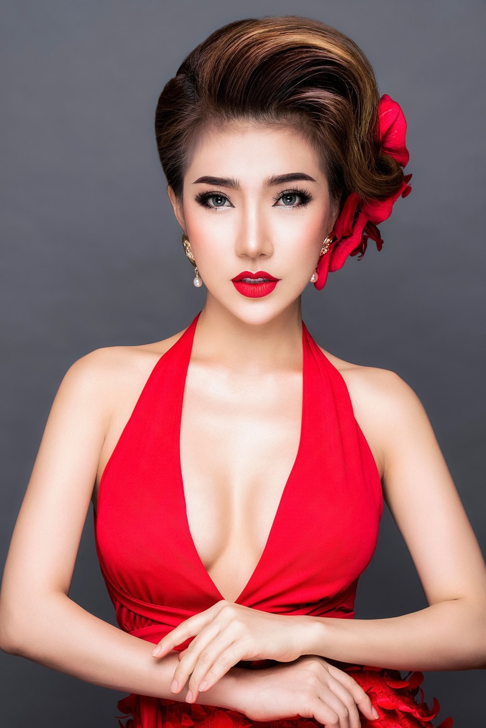 Hoàng Y Nhung: "Đắt show hơn nhờ đăng quang hoa hậu" - 4 Hoàng Y Nhung: "Đắt show hơn nhờ đăng quang hoa hậu" - 4