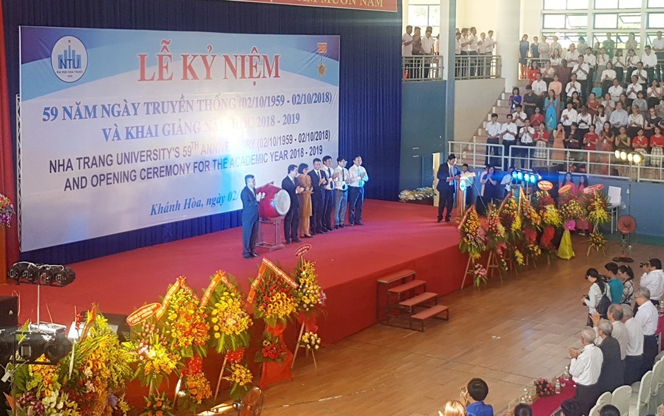 Trường ĐH Nha Trang trao học bổng tới 30 sinh viên xuất sắc - 1 Trường Đại học Nha Trang (Khánh Hòa) khai giảng năm học mới 2018-2019