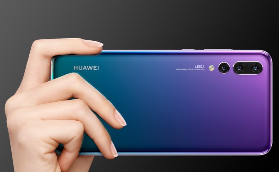 Bphone 3 và Google Pixel 3 chụp ảnh xoá phông như thế nào khi không có camera kép? - 1 Huawei P20 Pro dẫn đầu xu thế “nhiều camera” trên smartphone, với tổng cộng tới 3 ống kính ở mặt sau.