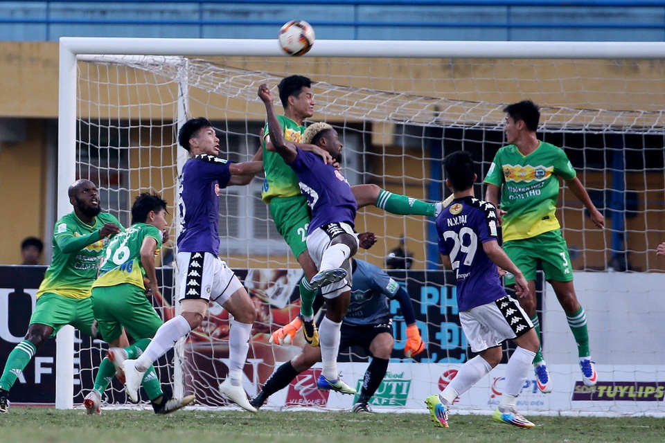 Thắng đậm Cần Thơ, CLB Hà Nội trọn niềm vui trong ngày nâng cúp vô địch V-League - 1
CLB Hà Nội đã có một trận đấu áp đảo - Ảnh: Gia Hưng