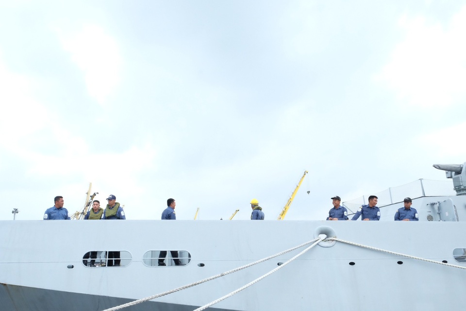 Tàu Hải quân Brunei thăm Đà Nẵng - 4 Đến thăm Đà Nẵng lần này cùng tàu KDB Daruttaqwa có 76 sĩ quan và thuỷ thủ thuộc Hải quân Brunei