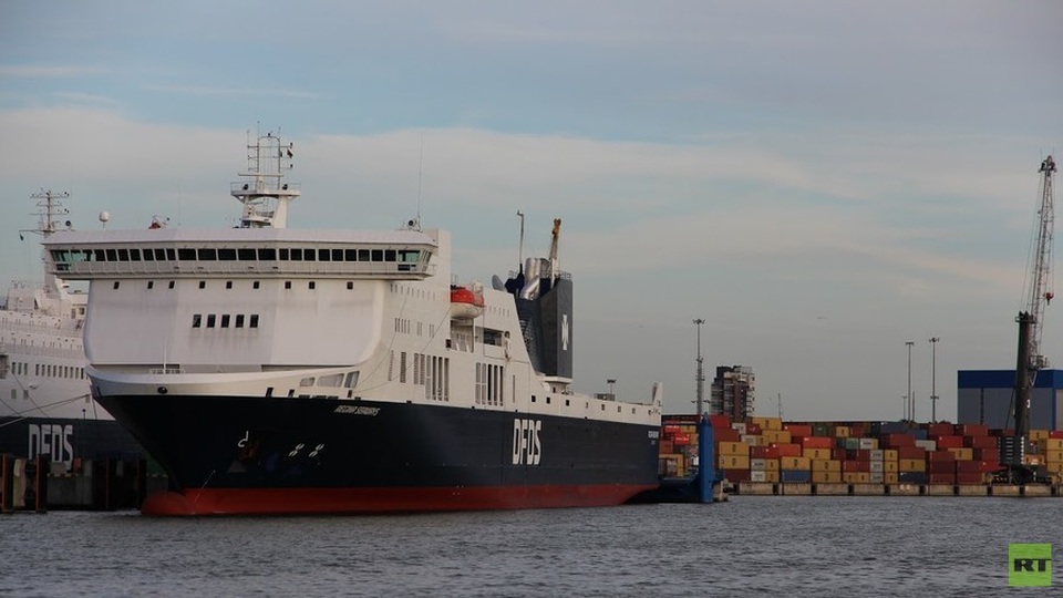 Phà chở hơn 300 người bốc cháy trên biển Baltic - 1
Phà Regina Seaways (Ảnh: RT)