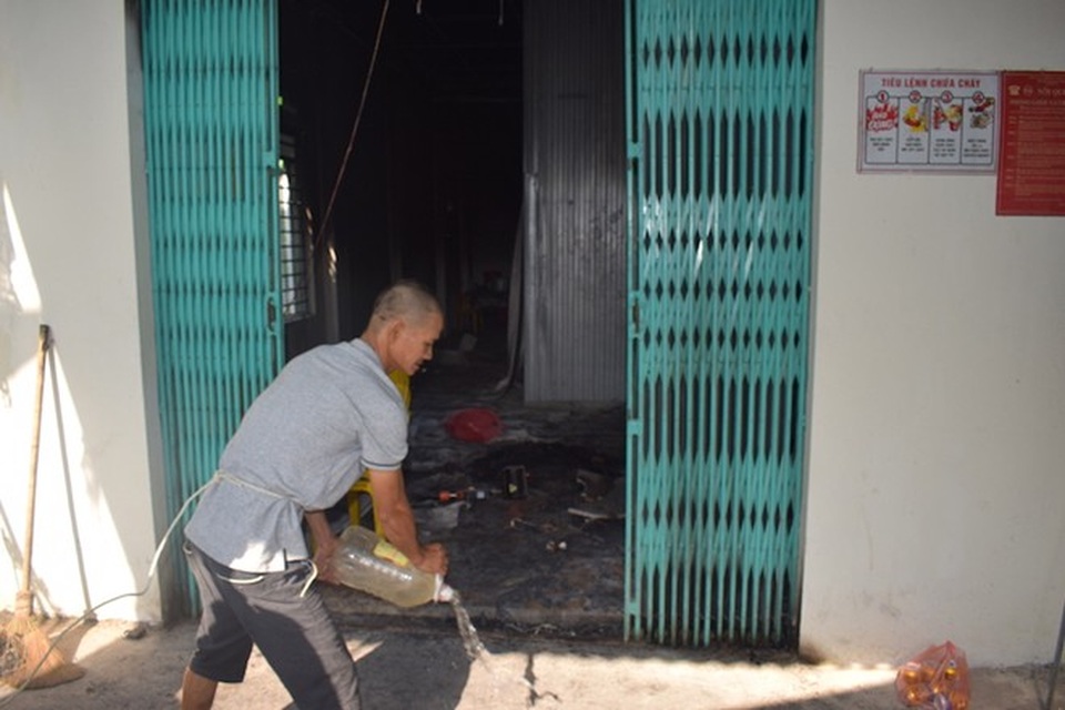 Mâu thuẫn tình cảm, gã thợ sơn đốt người tình trong quán tẩm quất - 3 Mâu thuẫn tình cảm, gã thợ sơn đốt người tình trong quán tẩm quất - 3