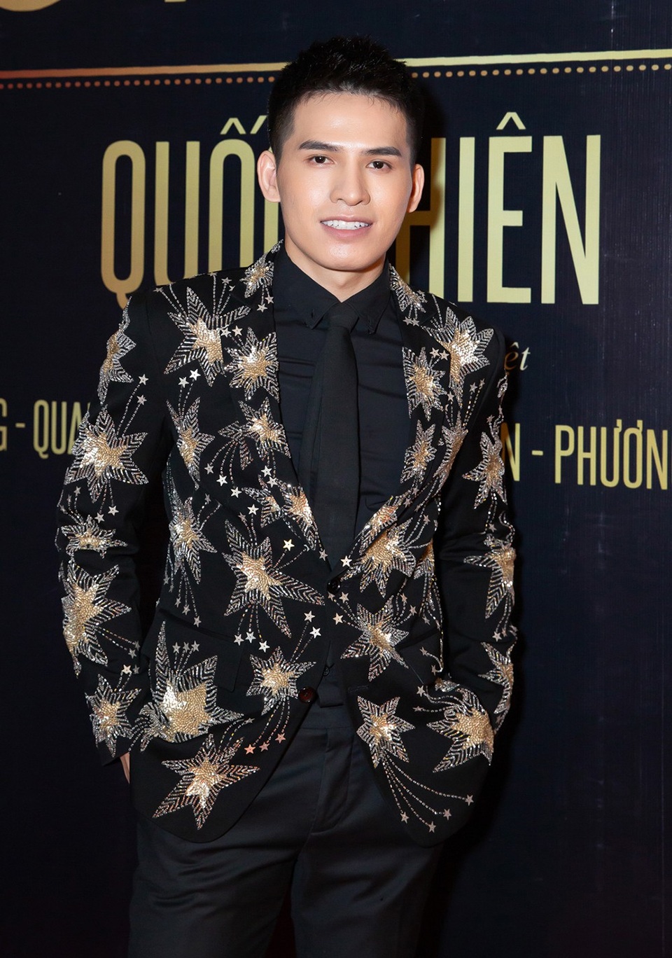 Quốc Thiên gây bất ngờ với “diện mạo mới” - 1 Nam ca sĩ Quốc Thiên với diện mạo hoàn toàn mới trong lần tái xuất này