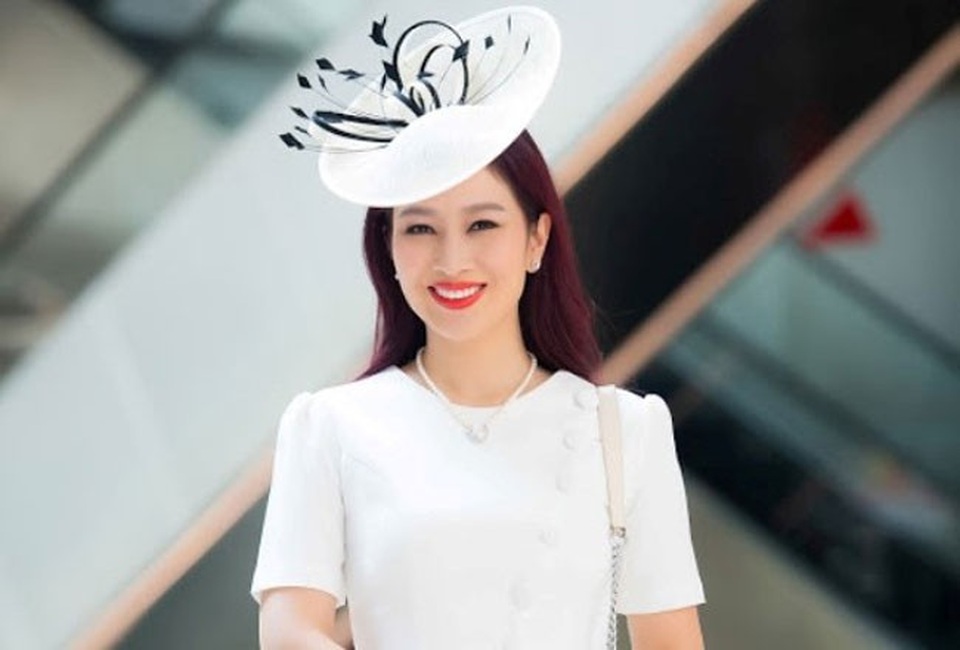 Á hậu quý bà thế giới Nguyễn Thu Hương đầy thu hút tại Malaysia - 2 Vẻ đẹp trẻ trung của bà mẹ hai con khiến nhiều người ngưỡng mộ.