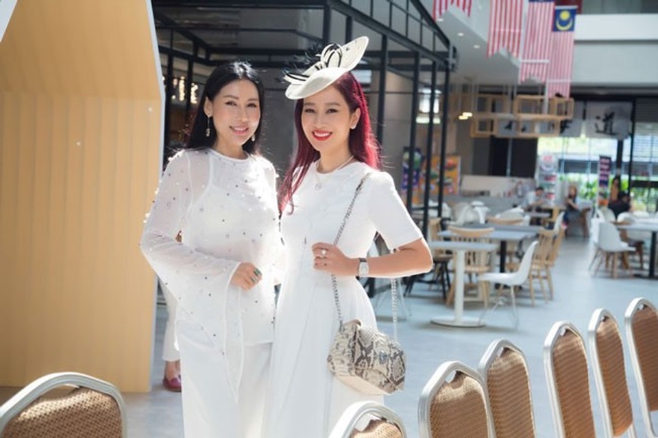 Á hậu quý bà thế giới Nguyễn Thu Hương đầy thu hút tại Malaysia - 6 Á hậu quý bà thế giới Nguyễn Thu Hương đầy thu hút tại Malaysia - 6