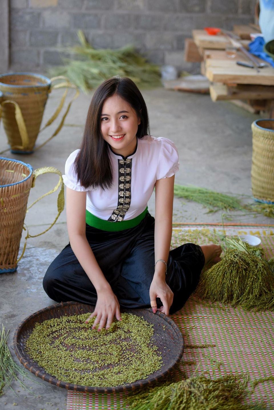 Thiếu nữ xinh đẹp mặc đồ dân tộc Thái ở Mù Cang Chải được tìm kiếm rần rần - 1
Hình ảnh Trần Thu Trang mặc trang phục dân tộc Thái được chia sẻ và tìm kiếm khá nhiều trên mạng xã hội