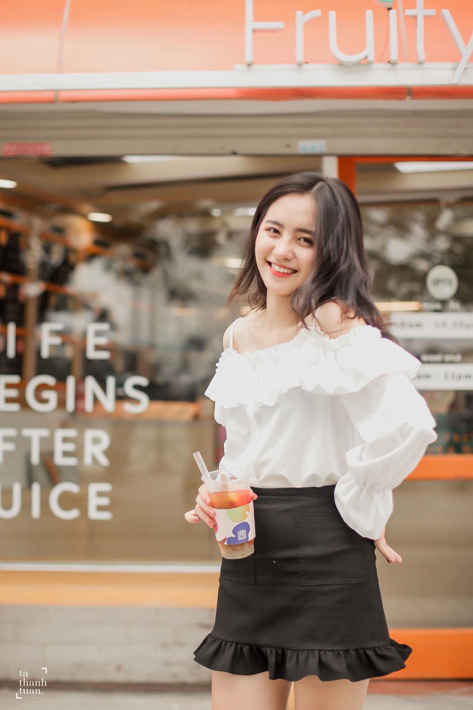 Thiếu nữ xinh đẹp mặc đồ dân tộc Thái ở Mù Cang Chải được tìm kiếm rần rần - 8 Trang cho biết: “Em nghĩ rằng sau những bức ảnh này được mọi người biết đến cũng là 1 may mắn và phần nào thành công vì em cùng các bạn nhân vật trải nghiệm đang muốn mang đến những hình ảnh về những nét văn hoá đặc trưng cũng như những địa danh của quê hương mình đến với bạn bè, du khách trong và ngoài nước”.