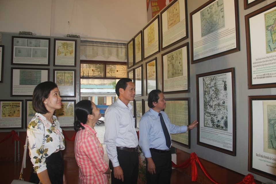 Nhiều tư liệu quý giá được trưng bày, khẳng định chủ quyền pháp lý của Việt Nam đối với 2 quần đảo Hoàng Sa Trường Sa.