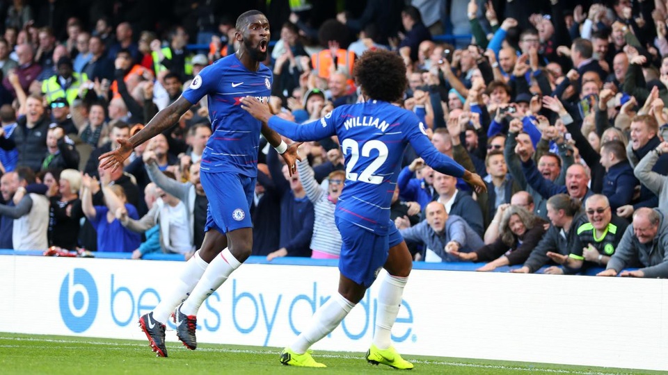 
Màn ăn mừng sau bàn mở tỉ số của các cầu thủ Chelsea
