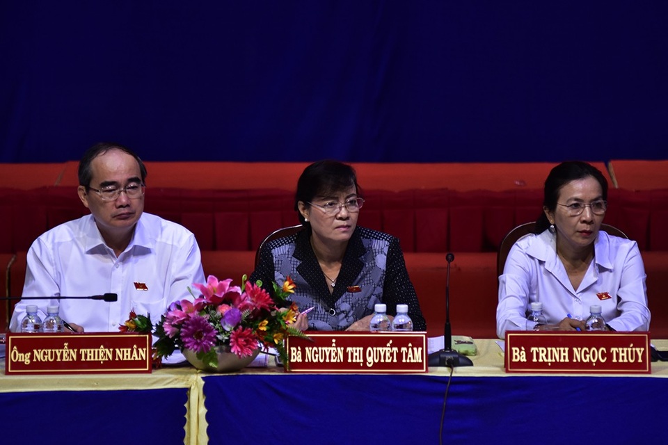 Cử tri mong thành phố lo cho dân Thủ Thiêm trước khi xây nhà hát 1.500 tỷ - 1 Đại biểu Quốc hội TPHCM tiếp xúc cử tri trước kỳ họp Quốc hội