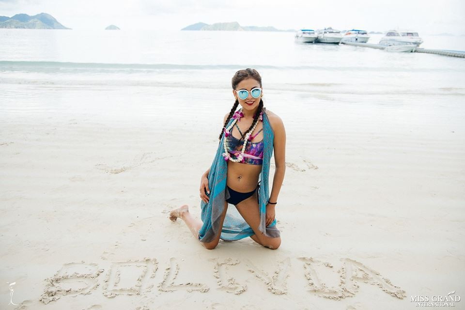 Ngắm mỹ nhân Hoa hậu Hòa bình thế giới 2018 khoe dáng với áo tắm - 32 Ngắm mỹ nhân Hoa hậu Hòa bình thế giới 2018 khoe dáng với áo tắm - 32