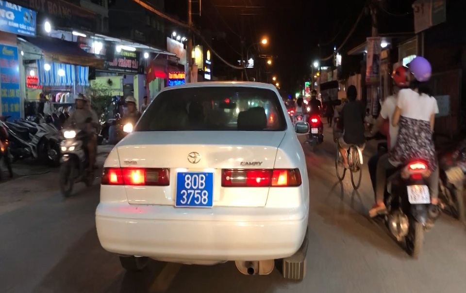 Truy tìm lai lịch tài xế xe biển xanh 80B hú còi "vô tổ chức" - 3
Chiếc xe này không có trong dữ liệu quản lý Nhà nước.
