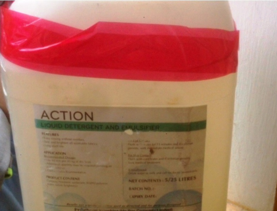 Chiếc can nhựa màu trắng bên trong chứa ma túy đá mà Khoa vận chuyển (ảnh: Công an Thái Bình)