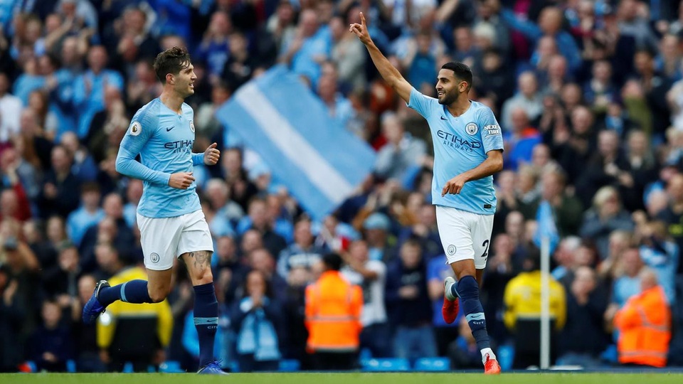 Man City 5-0 Burnley: Khác biệt lớn về đẳng cấp - 2
Mahrez (phải) ăn mừng bàn thắng vào lưới Man City
