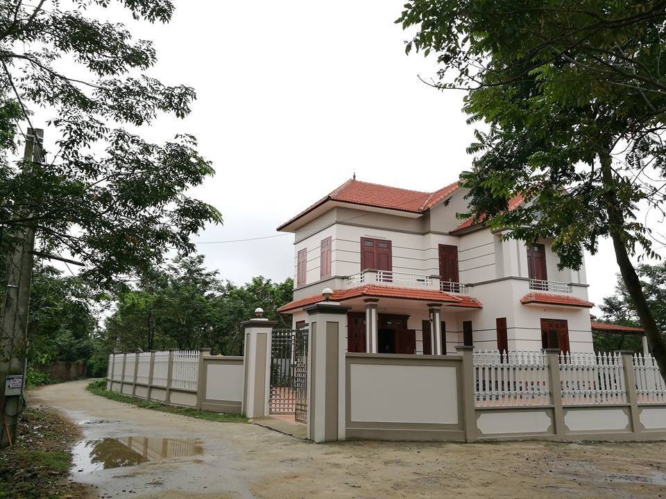 Thủ phủ sưa đỏ: Cả làng xây biệt thự, đua nhau sắm ô tô - 1
Từ khi có cây sưa, nhiều ngôi nhà lầu đã xuất hiện ở thôn Làng Chanh