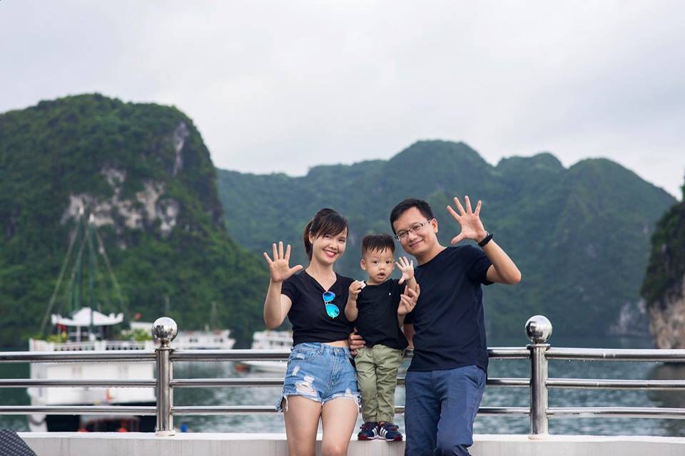 Cậu bé 3 tuổi nói tiếng Anh như người bản xứ - 1
Gia đình hạnh phúc của bé J.