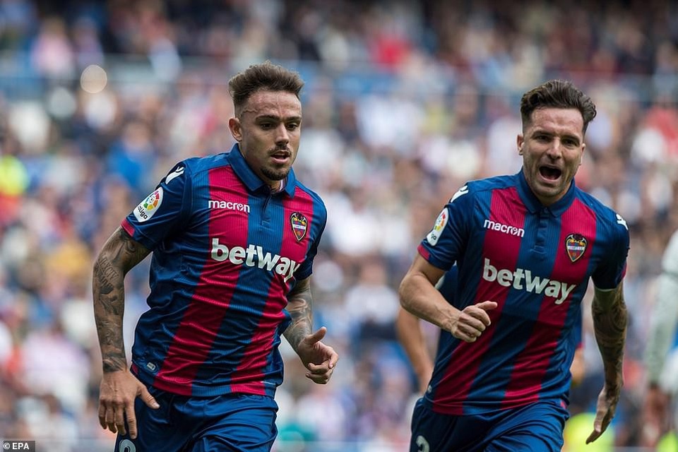 Real Madrid 1-2 Levante: Thất bại cay đắng - 14
Levante đã có chiến thắng để đời ở Bernabeu